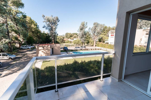 Imagen 7 de 30 de Muy Lindo Departamento De Tres Ambientes En Venta En Condominio Aguaribay, Pilar!!