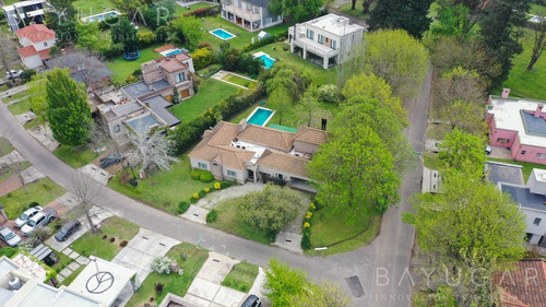 Imagen 2 de 30 de Oportunidad Venta - Importante Casa En Sausalito - Bayugar Negocios Inmobiliarios