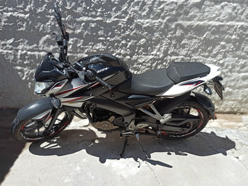 Bajaj Rouser 200ns