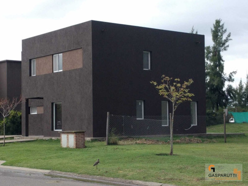 Imagen 2 de 26 de Excelente Casa A Estrenar En Barrio San Rafael!