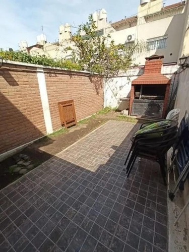 Lindo Triplex Al Frente Con Cochera Y Fondo