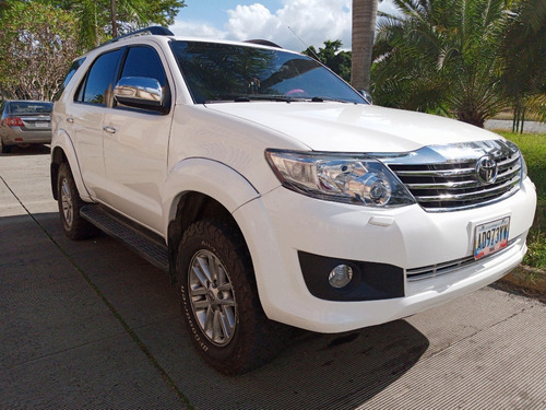 Imagen 3 de 17 de Toyota Fortuner 4x4