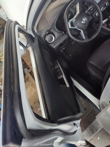 Borracha Porta Dianteira Esquerda Nissan Kicks 1.6 16v 2022