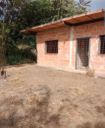 Vende Parcela Con Bienhechurias En San Diego Sector El Polvero G09-18