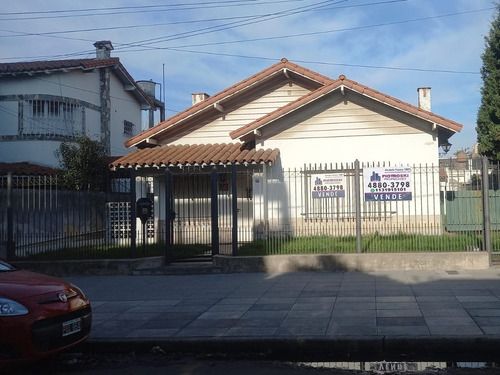Casa En Venta 4 Ambientes Con Jardín Amplio, Pileta Y Cochera