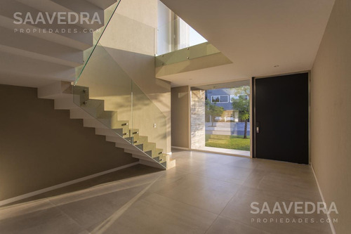 Imagen 2 de 26 de Exclusiva Casa Con Vista Al Lago Y Cancha De Golf. En El Golf Nordelta