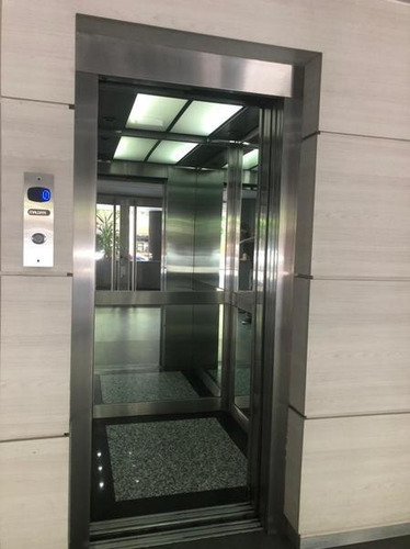 Venta De 4 Ambientes Con Cochera En Caballito. Vista A Pulmón De Manzana