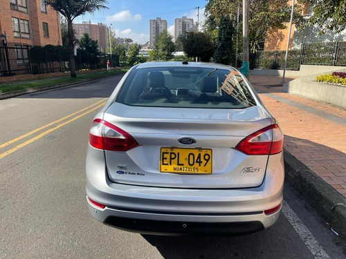Imagen 8 de 14 de Ford Fiesta 1.6 Se Titanium