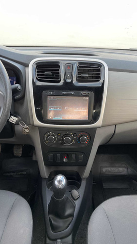 Imagen 11 de 13 de Renault Logan 1.6 Expression 85cv Nac 2017