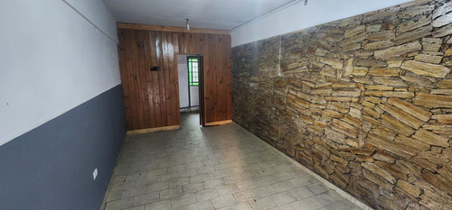 Casa 3 Amb. En Contra Frente - 2 Locales La Frente - Todo En Block - 232 M² Edif. - Ramos Mejia