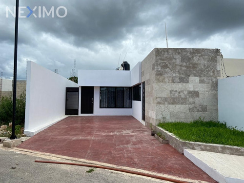 Imagen 1 de 13 de Casa En Venta De Un Piso En Privada Segura Con Alberca En Chichi Suarez Merida En Privada, Yucatan
