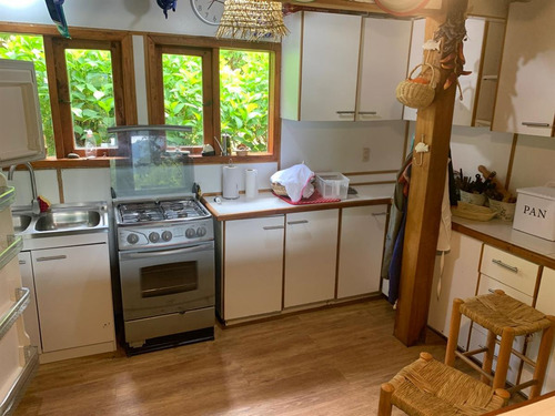 Casa En Venta De 8 Dorm. En Panguipulli