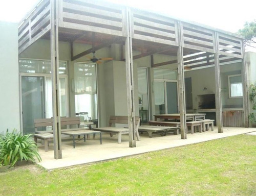 Casa En Venta De 3 Dormitorios En Laguna Blanca (ref: Bpv-8049)