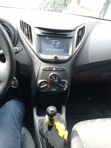 Imagem 5 de 8 de Hyundai Hb20s 2014 1.0 Comfort Plus Flex 4p