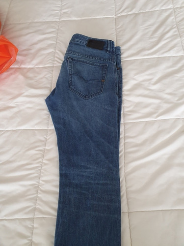 Jeans Diesel Thavar Impecable Una Postura Liquido