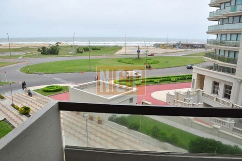 Apartamento En Brava, 2 Dormitorios - Ref: 1713
