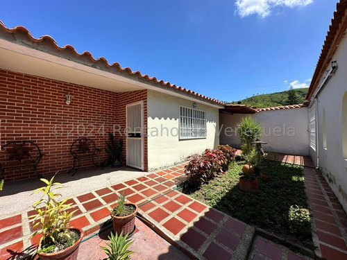 Casa Hermosa Con Amplios Espacios En Conjunto Privado Valle Fresco Con Area Parrilla Estacionamiento Todos Los Servicios Estef 25-1500