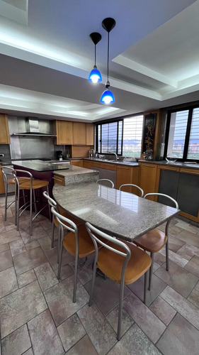 Penthouse En La Trigaleña Resd Palulu Remax Urbe José Armas