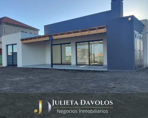 Casa En Venta 5 Ambientes Puertos Del Lago Barrio Riberas-escobar-maschwitz