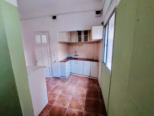 Apartamento En Venta, 2 Dormitorios, En Centro.