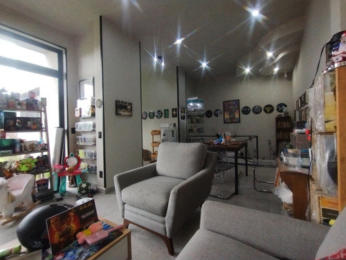 Residencia Autosustentable Estilo Moderno Industrial