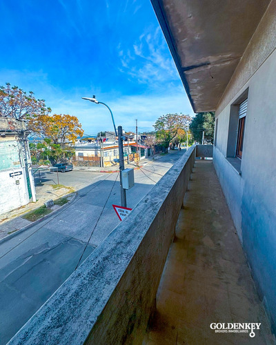 Alquiler Casa 2 Dormitorios Con Opción A 3 Y Balcón Y Patio En Barrio Cerro