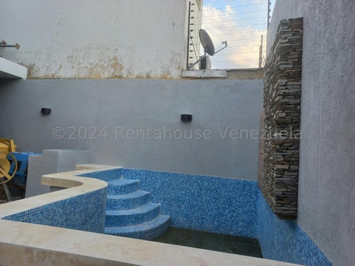 Townhouse Venta Obra Gris Con Pozo, Parrillera, Piscina Jardin Mañongo Naguanagua Carabobo L..eida Falcon Lf24-15518