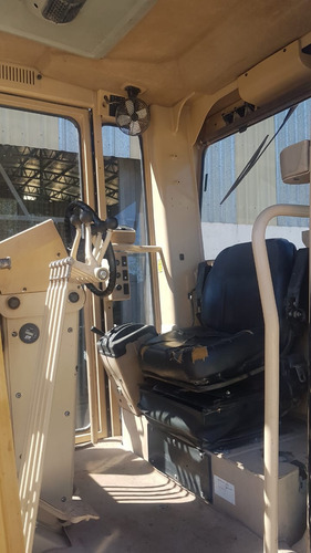Motoniveladora Caterpillar 140k