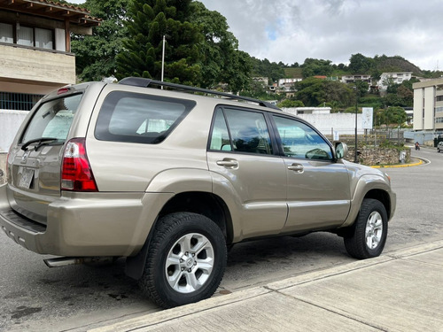 Imagen 2 de 8 de Toyota 4runner