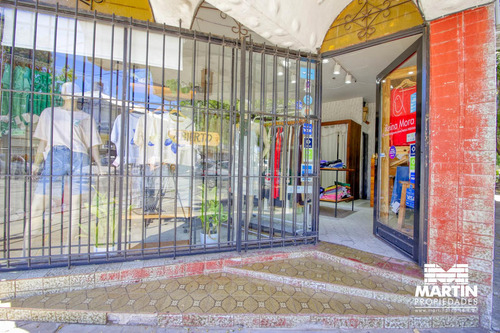 Local En Venta En Martinez. Calle Comercial.