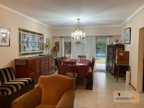 Imagen 4 de 25 de Excelente Casa 5 Ambientes En Venta En El Barrio Septiembre!