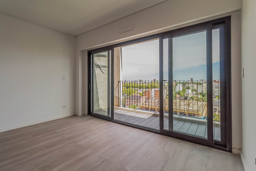 Venta De Monoambiente De Categoría Divisible Con Balcón En Piso Alto A Estrenar En Devoto C.a.b.a