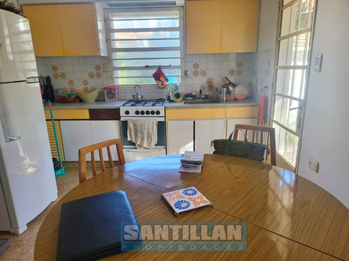 Excelente Propiedad Sobre Dos Lotes En La Mejor Zona Residencial De Ramos Mejía.