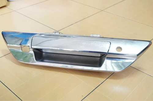 Imagen 2 de 5 de Manija Exterior Tolva Toyota Hilux Revo 2015 - 2019