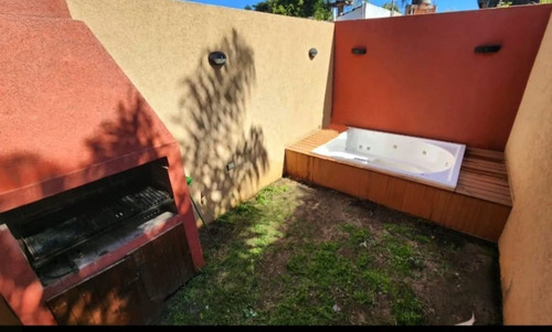 Venta De Casa 4 Ambientes Con Fondo Hurlingham