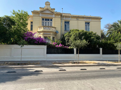 Gran Casa En Barrio Republica, Universidades, Institutos,