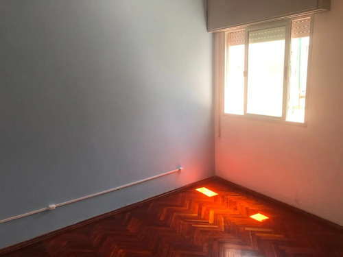 Apartamento Dos Dormitorios. Alquiler. Centro. Gc Gratis 3m
