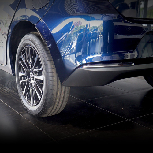 Imagen 2 de 17 de Mazda 2 Carbon Edition Azul