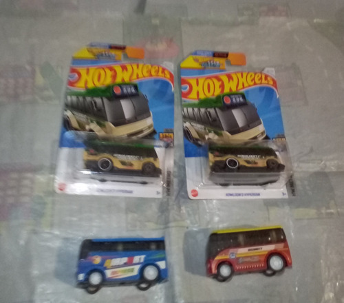 4 Carritos Autobuses Hot Wheels Remate Azul Marino (Usado)