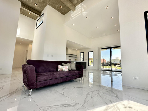 Casa En Venta 4 Ambientes En Una Planta Con Pileta - Barrio Privado San Lucas