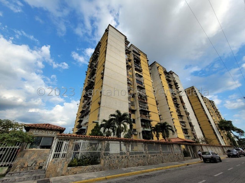24-12499 Gjg Vendo Espacioso Y Comodo Apartamento  En Una De Las Urbanizaciones Mas Prestigiosas De Maracay- Urb San Jacinto