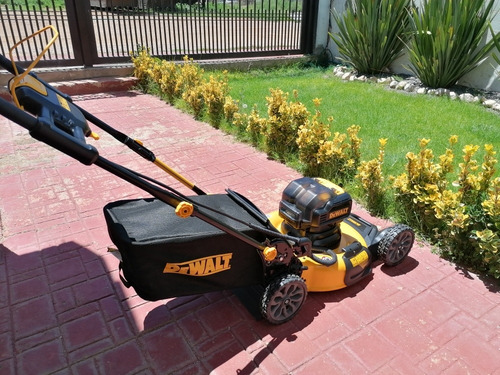 Imagen 4 de 9 de Podadora De Césped Dewalt Xr 20v Dcmwp233 Nueva