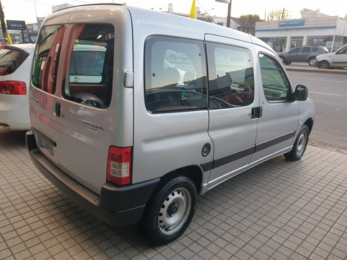 Imagen 11 de 14 de Peugeot Partner 2015 1.4 Furgon Confort 5as