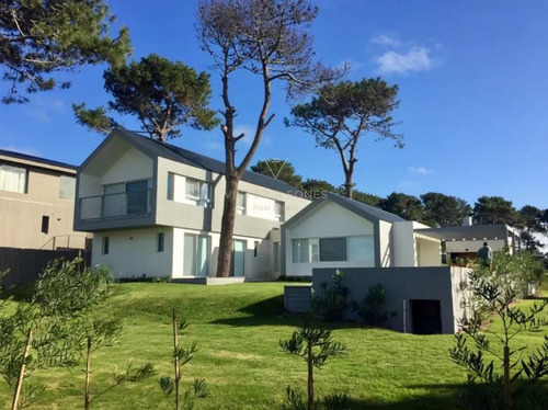 Venta Casa 5 Dormitorios En Pinar Del Faro Con Vista A La Playa Brava José Ignacio (pfe11)