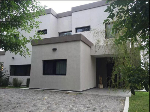 Casa En Venta - 4 Dormitorios 4 Baños 2 Cocheras - 1250mts2 - Haras Del Sur