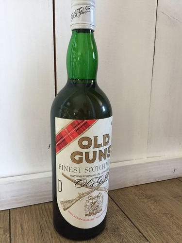 Imagen 2 de 4 de Whisky Old Guns Bot 1970s - Port Ellen 750ml