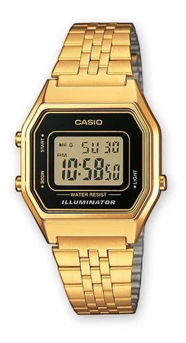 Reloj de pulsera Casio Collection LA680 de cuerpo color dorado, digital,  para mujer, fondo negro, con correa de acero inoxidable color dorado, dial  negro, minutero/segundero negro, bisel color dorado y hebilla de