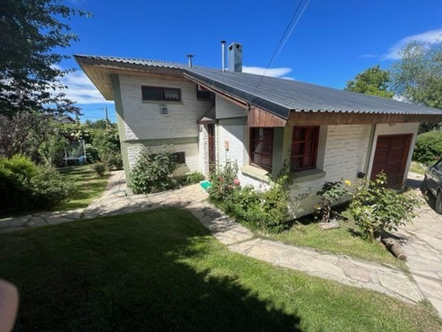 Imagen 1 de 17 de Casa De 3 Dormitorios En Barrio Melipal - Bariloche.