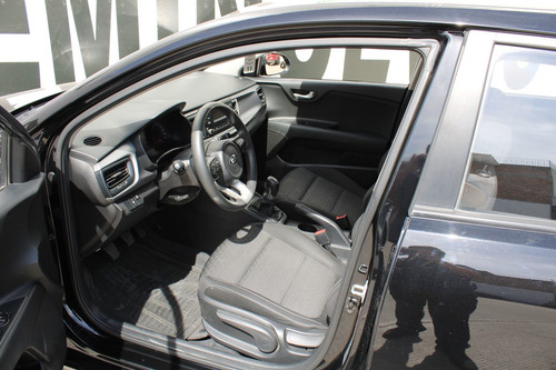 Imagen 11 de 12 de Kia Rio 2018 1.6 Hb Lx Mt