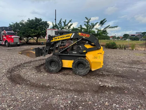Minicargador New Holland L323 Año 2021